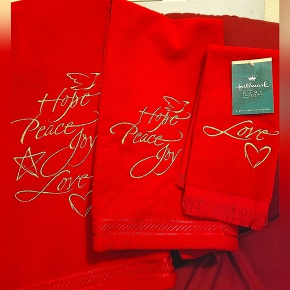 Hallmark Home Collection Christmas 100% Cotton Handtowel Set of 3 - Picture 1 of 5